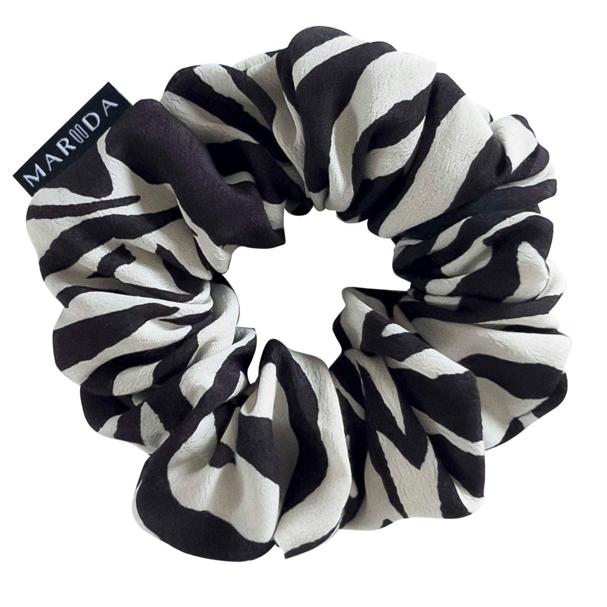 Scrunchie large in tessuto riciclato zebra bianco e nero